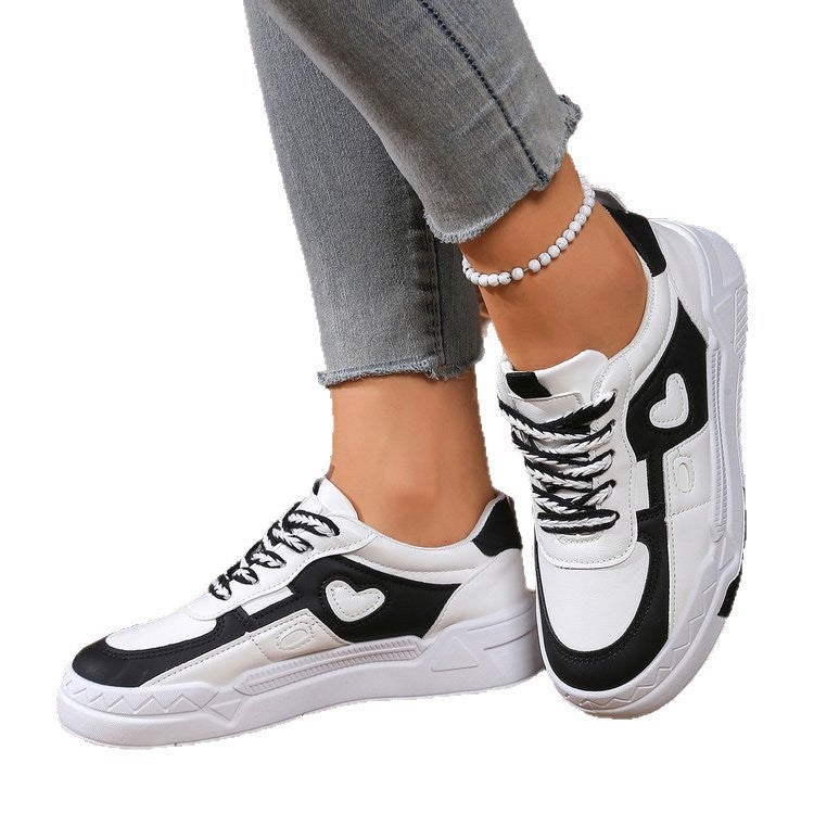 Damen Modische Sneaker mit Herz-Applikation EB