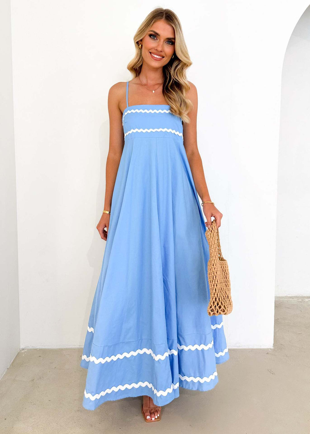 Damen luftiges Langkleid mit zarten Rüschendetails und verstellbaren Spaghettiträgern EB