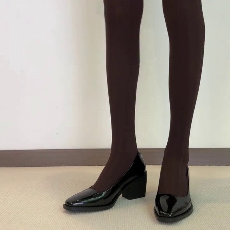 Damen elegante Blockabsatz-Pumps mit hochglänzender Lederoberfläche und komfortabler Fußbettstruktur EB