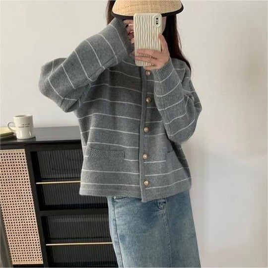 Damen gemütlicher Cardigan mit feinen Streifen und praktischen Taschen EB