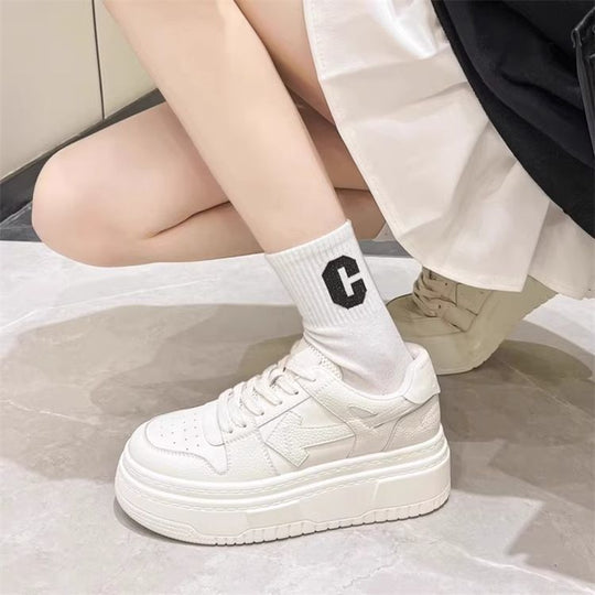Damen Sneaker mit hohem Plateau und sportlichem Design EB