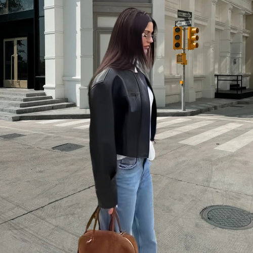 Damen Edle Kunstlederjacke mit modernem Stehkragen und kontrastierenden Nähten EB