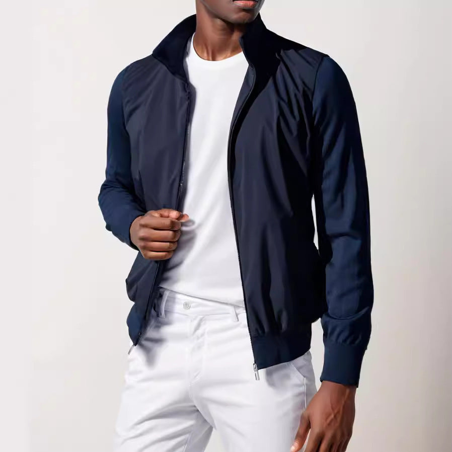 Herren modische Leichtjacke mit Stehkragen und praktischen Taschen EB