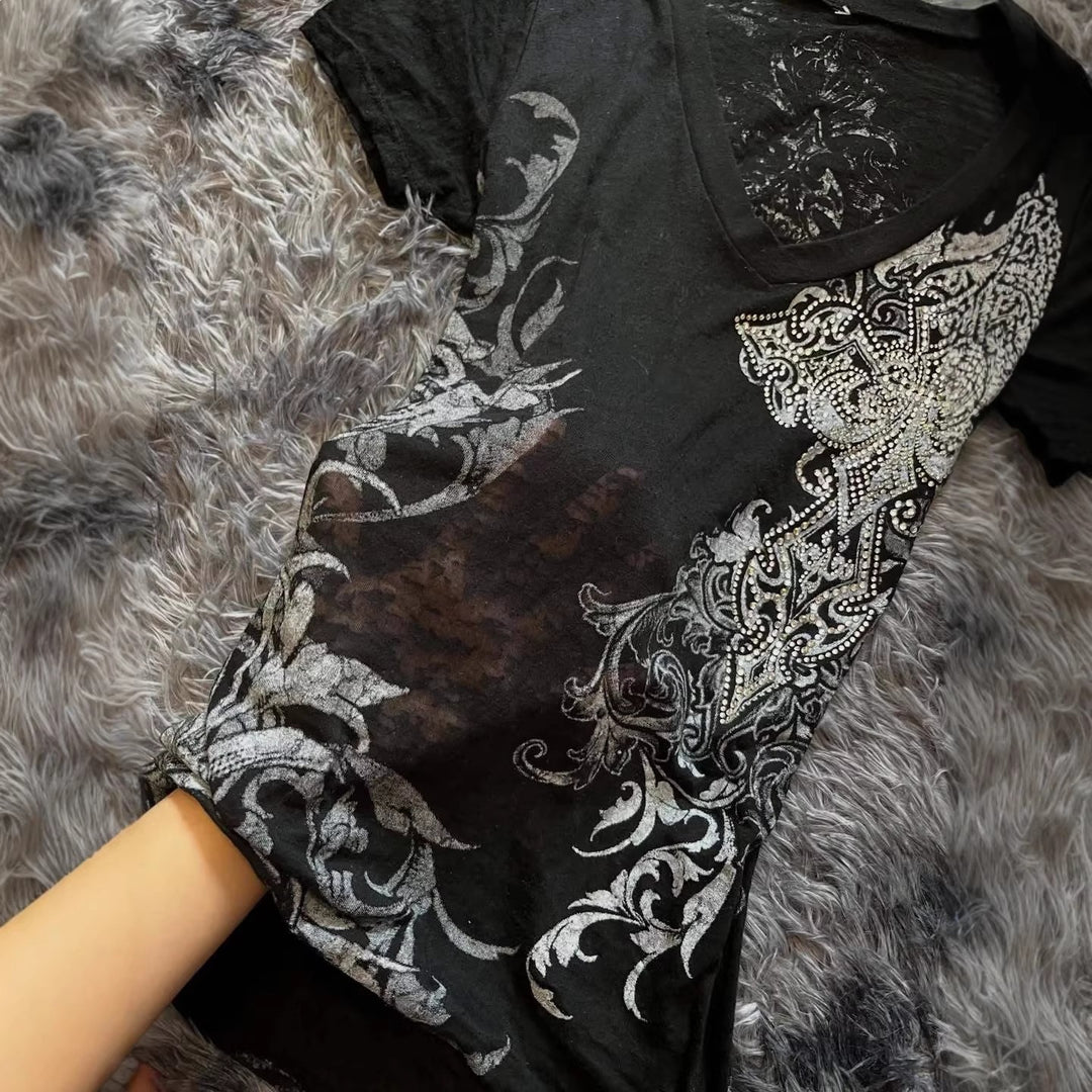 Damen Elegantes V-Ausschnitt T-Shirt mit kunstvollem Design EB