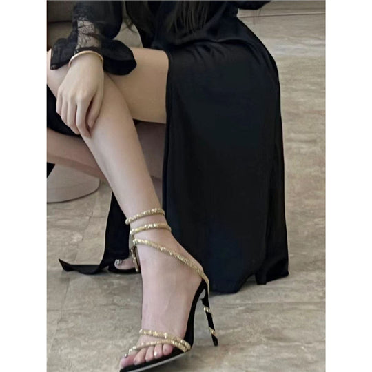 Damen elegante Sandalen mit filigranen Riemen und funkelndem Detail EB