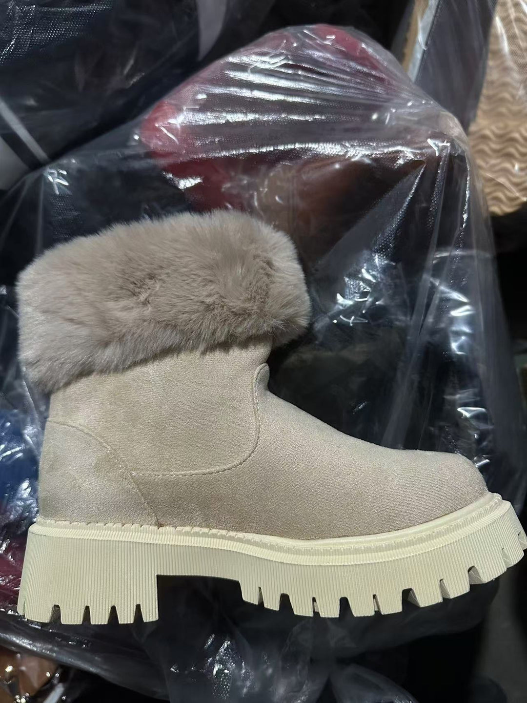 Damen Winterstiefel mit kuscheligem Kunstfellkragen und rutschfester Profilsohle EB