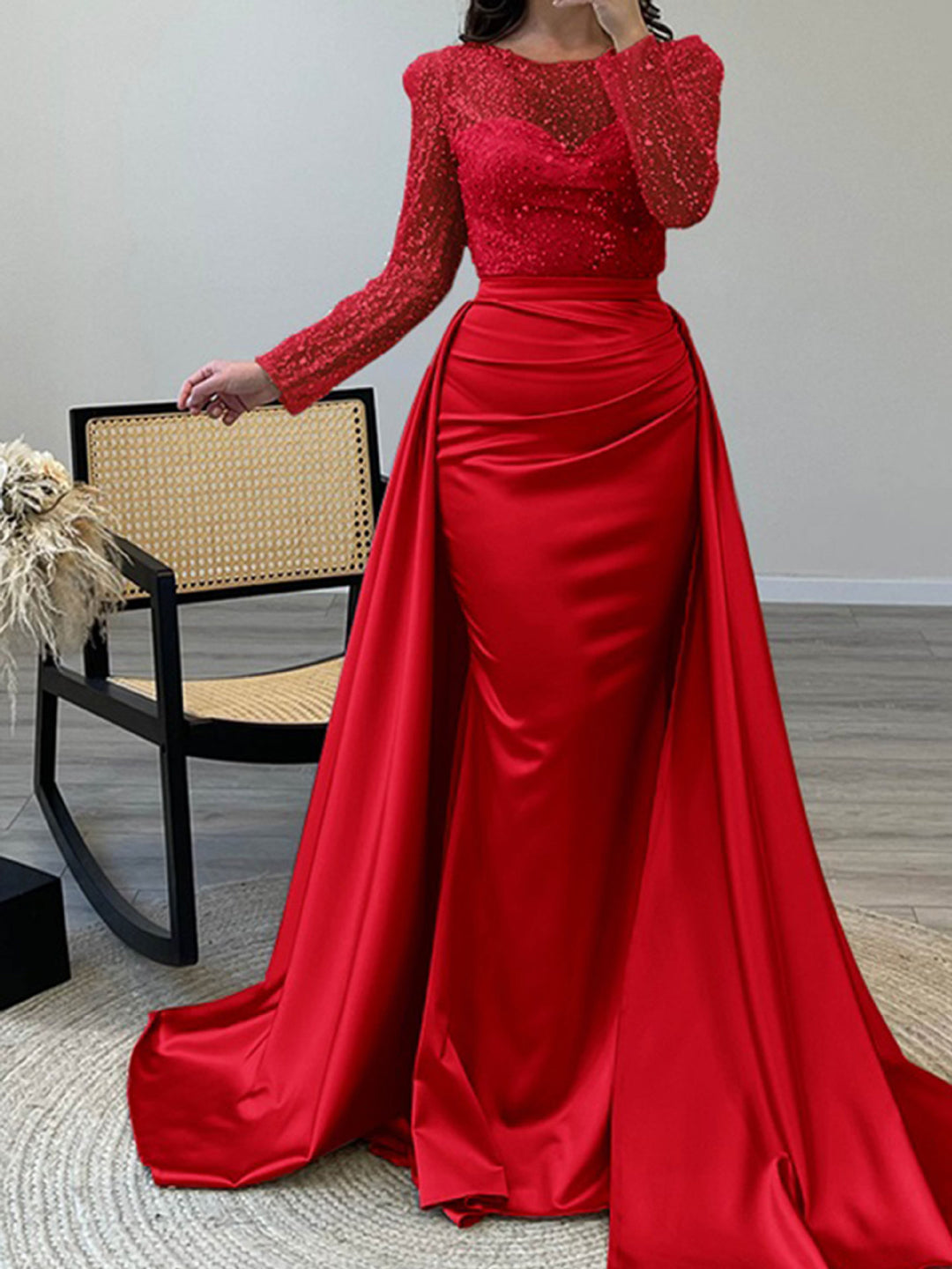 Damen Abendkleid mit funkelndem Paillettenoberteil und elegantem Satinrock EB