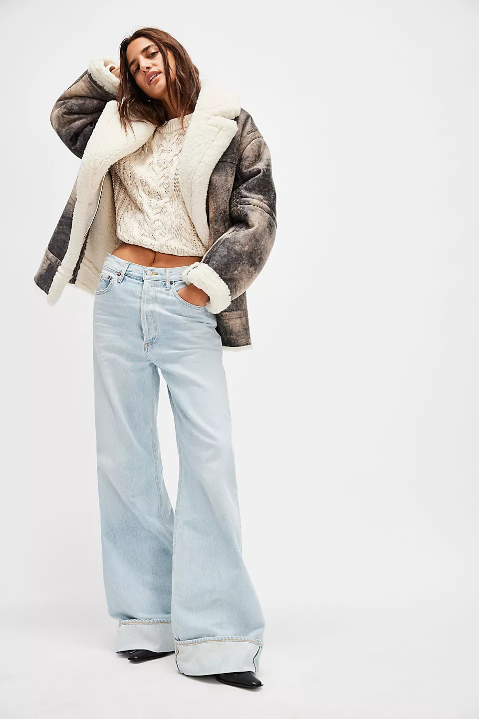 Damen Weit geschnittene High-Waist Jeans mit modischem Saum EB