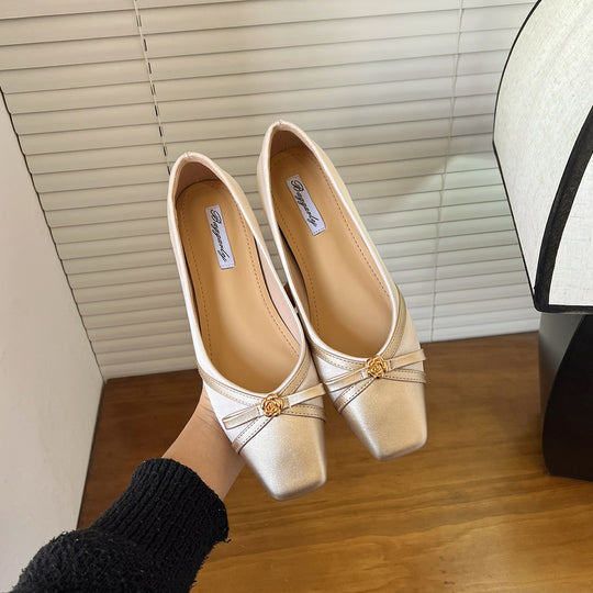 Damen Elegante Pumps mit floralem Schmuckdetail EB