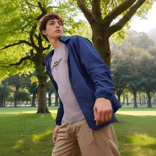 Herren funktionale Outdoor-Jacke mit verstellbarem Kapuzenkragen und atmungsaktiven Einsätzen EB