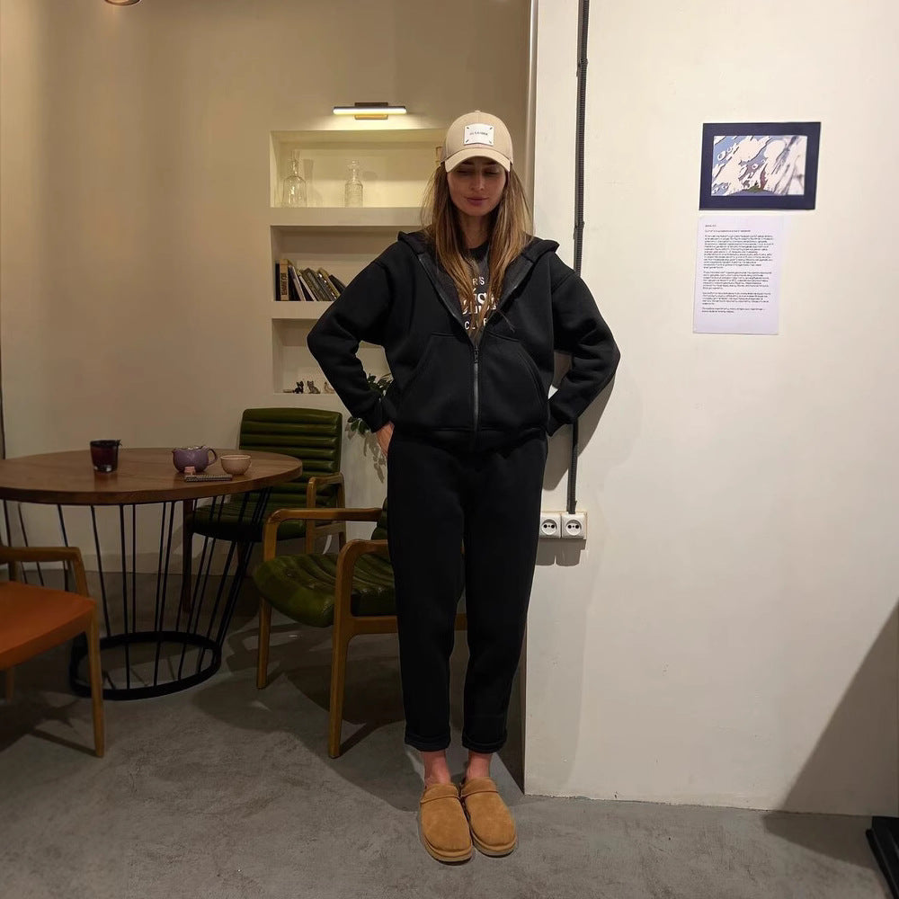 Damen lässiges Fleece-Zweiteiler mit Oversize-Kapuzenjacke und tapered Joggerhose Eichborn Berlin