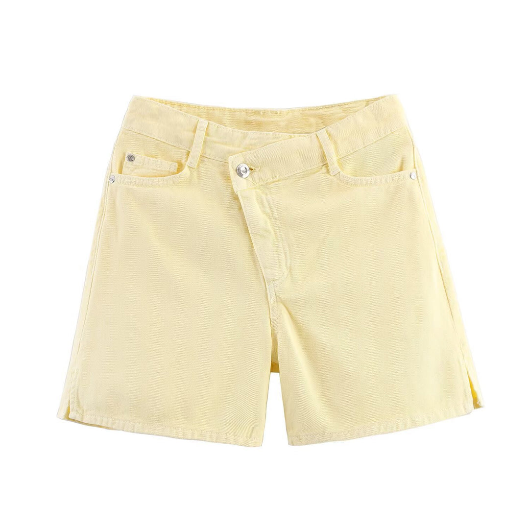 Damen Jeansshorts im lässigen Vintage-Stil mit hohem Bund und seitlichen Schlitzen EB