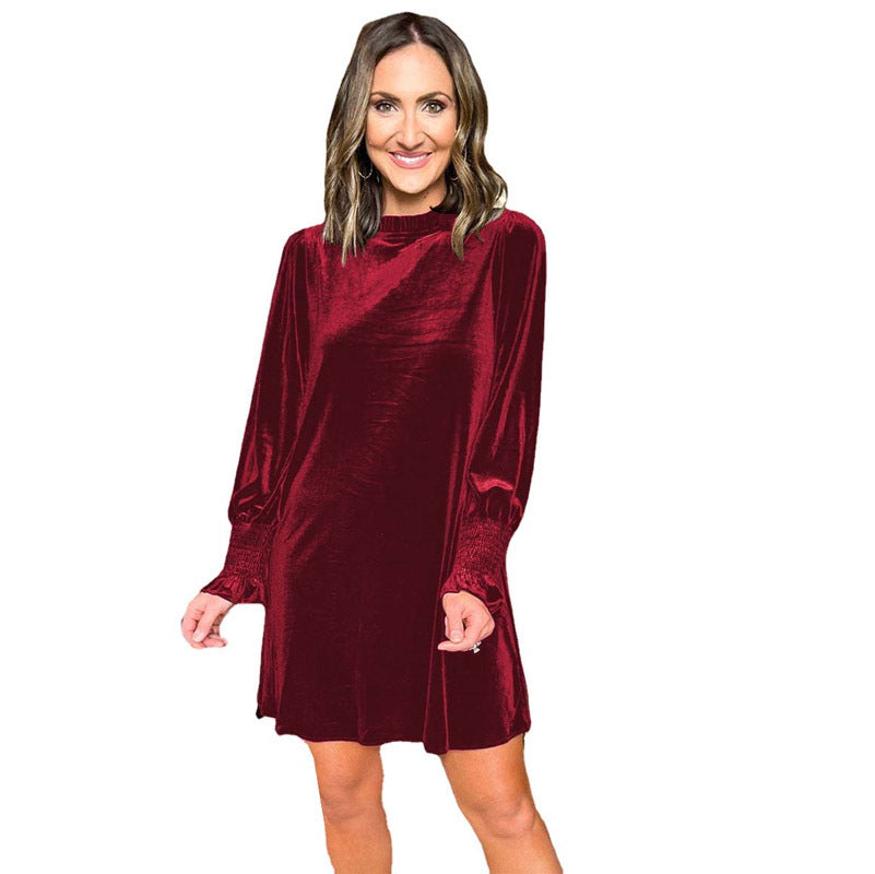 Damen Samtige Abendrobe mit hohen Ärmeln und elegantem Schnitt EB