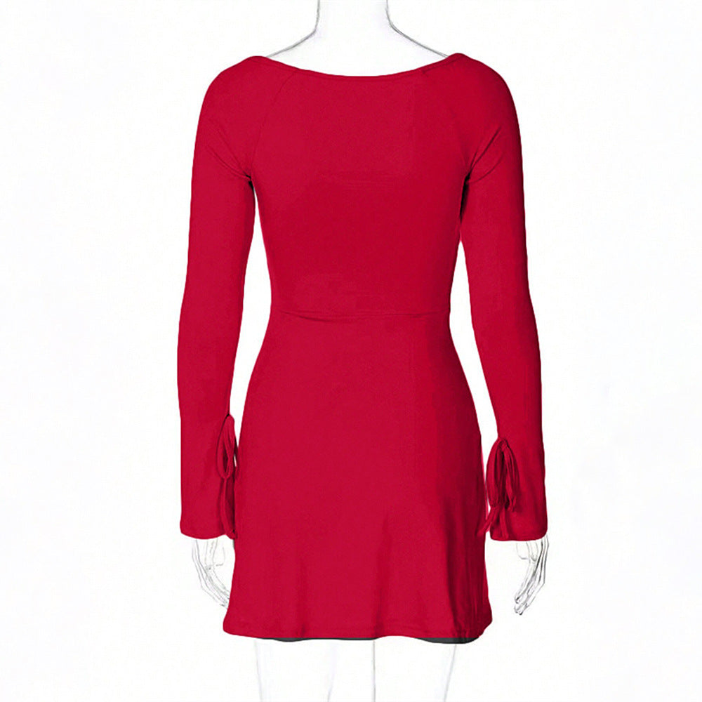 Damen figurbetontes Minikleid mit quadratischem Ausschnitt langen Ärmeln Bindbändern an den Ärmelabschlüssen und seitlichem Schlitz Eichborn Berlin