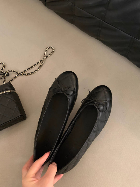 Damen elegante Ballerinas mit klassischem Schnitt und trendiger Zierborte EB