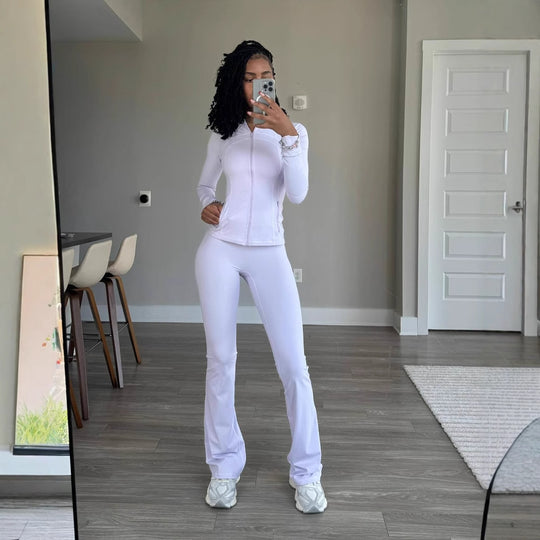 Damen Sportliches Fitness-Outfit mit enganliegendem Langarm-Oberteil und weiten Sporthosen EB