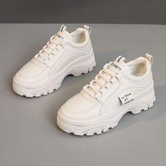 Damen Sportliche Sneakers mit robustem Profil und innovativem Design EB