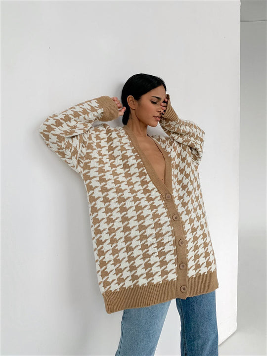 Damen modische Strickjacke im Karo-Design mit tiefem V-Ausschnitt und großen Knöpfen EB
