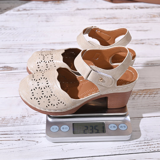 Damen Clogs mit floralen Perforationen und Komfort-Fersenriemen EB