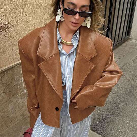 Damen Kunstlederjacke im oversized Stil mit strukturierten Details EB