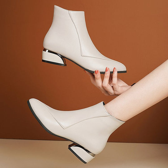 Damen Kurzstiefelette mit spitzer Zehenpartie und skulptiertem Blockabsatz EB