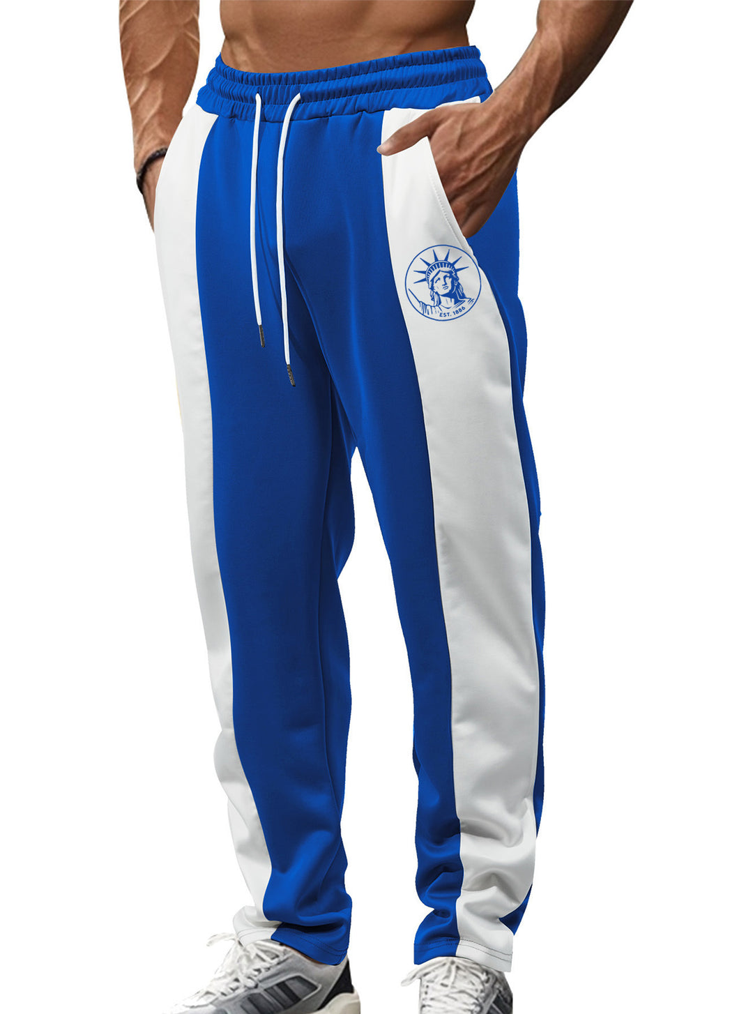 Herren nan sportive Trackpants mit seitlichen Kontrastbahnen elastischem Bund Kordelzug und Hirschstickerei EB