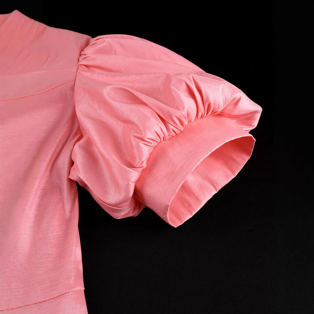 Damen Elegantes Kleid mit voluminösen Puffärmeln und floralem Akzent EB
