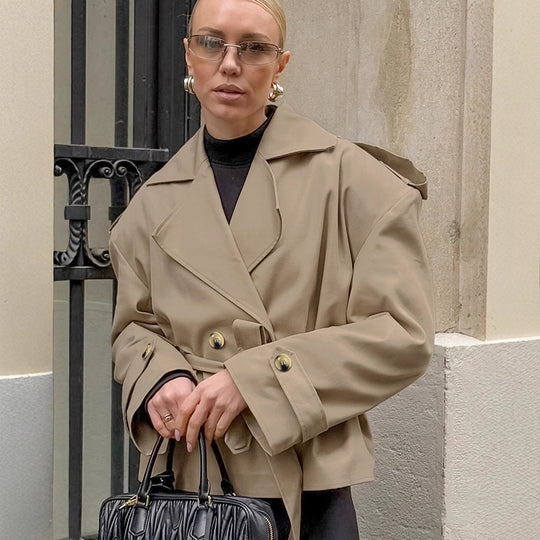 Damen Oversized Trenchcoat mit breitem Kragen und dekorativen Knopfdetails EB