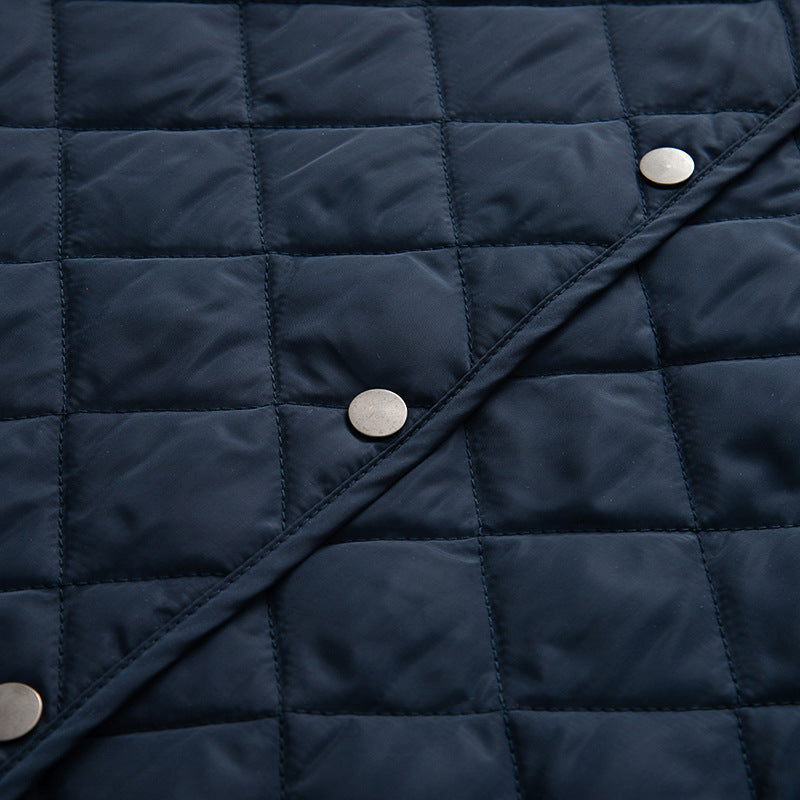 Damen Steppjacke aus weichem Material mit kontrastierendem Kragen und praktischen Taschen EB