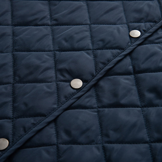 Damen Steppjacke aus weichem Material mit kontrastierendem Kragen und praktischen Taschen EB