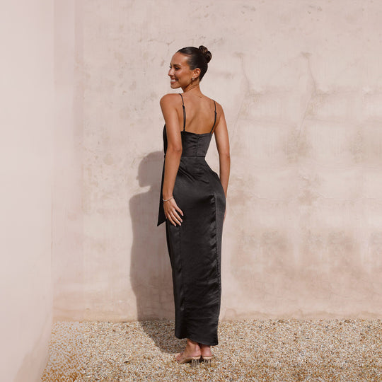 Damen Elegantes Abendkleid mit tiefem V-Ausschnitt und figurbetontem Schnitt EB