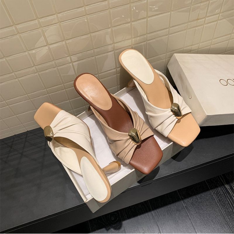 Damen elegantes Mules mit Raffungen und schickem Schmuckdetail EB