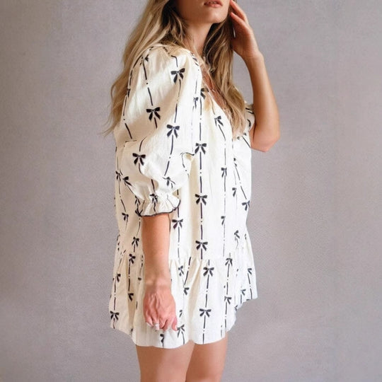 Damen luftiges Freizeitkleid mit Rüschen und zartem Schleifenprint EB