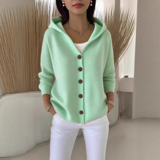 Damen Kapuzenstrickjacke mit Praktischen Knopfdetails und Lässigem Schnitt EB