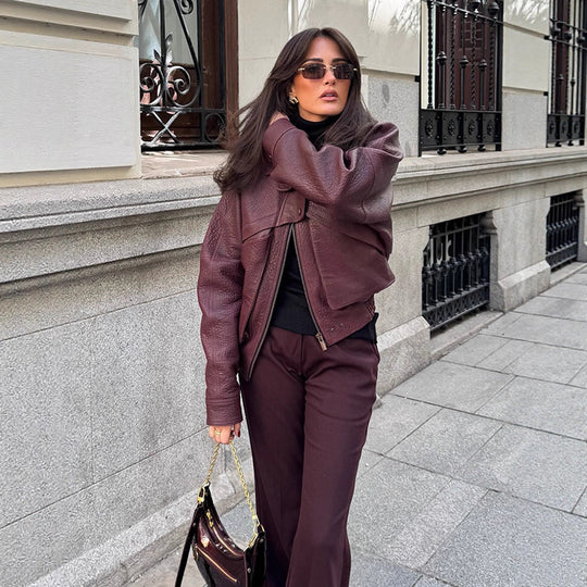 Damen Kunstlederjacke mit modischem Schnitt und praktischen Taschen EB