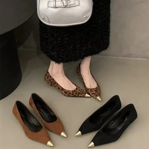 Damen elegante spitze Pumps mit goldener Zehenkappe EB