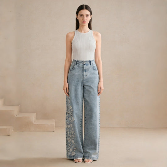 Damen Weitgeschnittene Jeans mit floralem Stickdesign EB