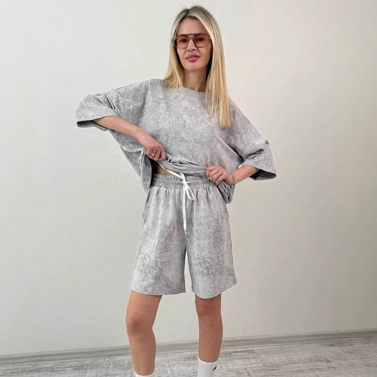 Damen elegantes Freizeit-Set aus locker sitzendem T-Shirt und kurzen Pants EB