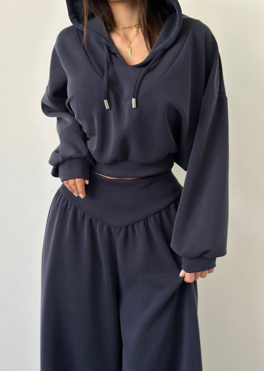 Damen nan luxuriöses Freizeitset Kapuzenpullover mit V-Ausschnittdetail und Culotte mit hoher Taille EB