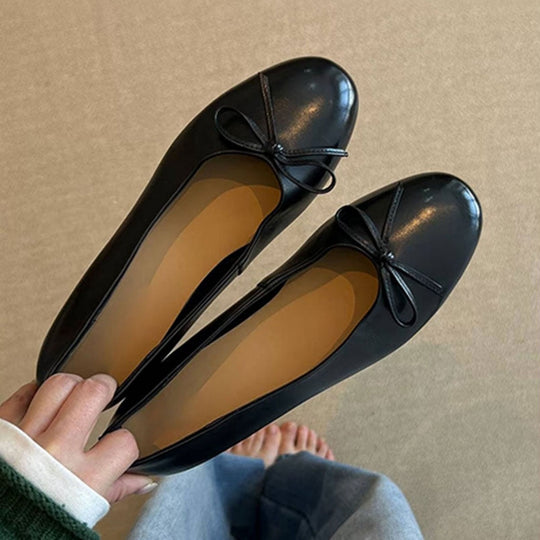 Damen elegante Ballerinas mit raffiniertem Riemchen EB