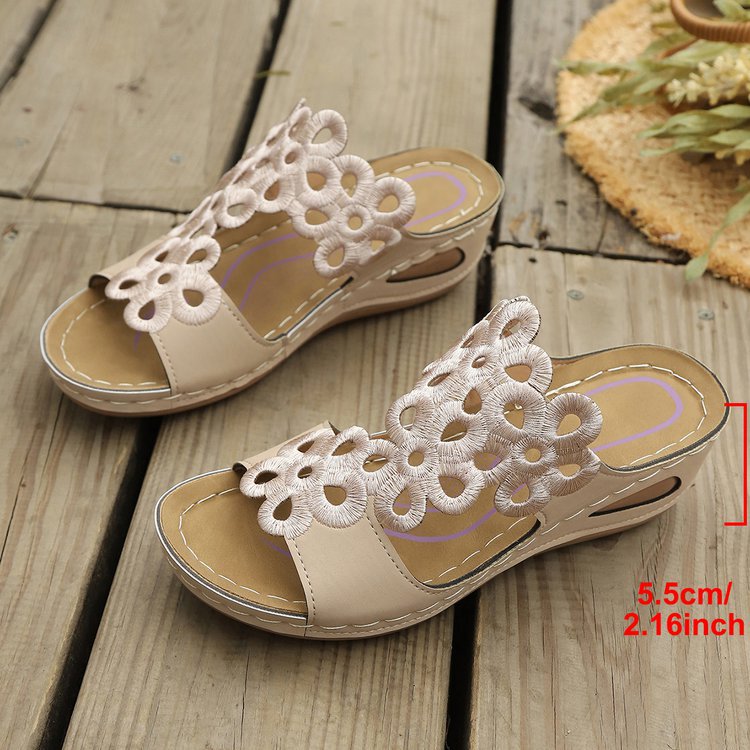 Damen Wedge-Sandaletten mit floralen Applikationen und ergonomischem Fußbett EB