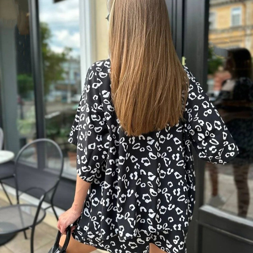Damen Modisches Set aus cropped Oberteil und lockeren Shorts mit animalischem Muster EB