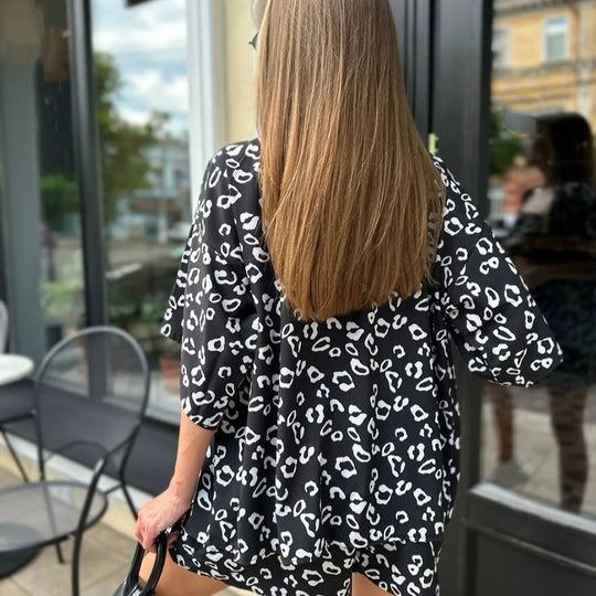 Damen Modisches Set aus cropped Oberteil und lockeren Shorts mit animalischem Muster EB