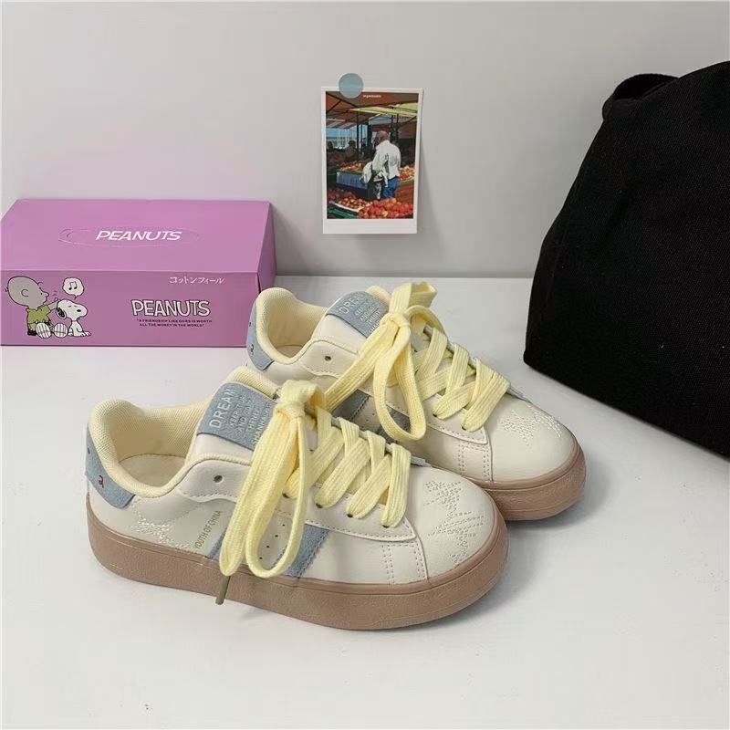Damen Sneaker mit bunten grafischen Akzenten und bequemem Innenfutter EB