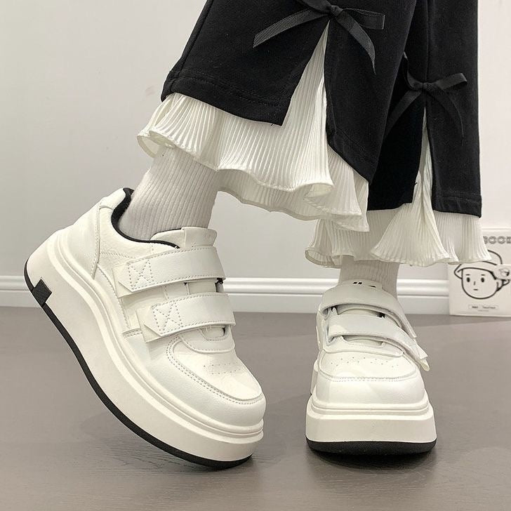 Damen Sportliche Sneakers mit breiter Sohle und elegantem Klettverschluss EB