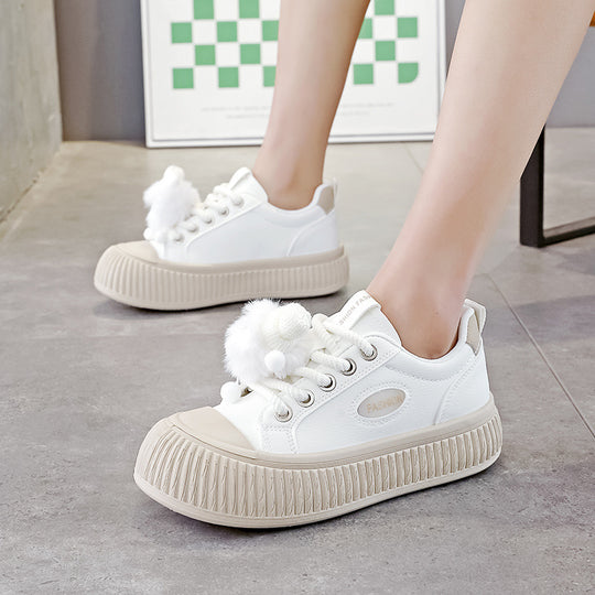 Damen Sneakers mit dekorativen Pompons und rutschfester Laufsohle EB