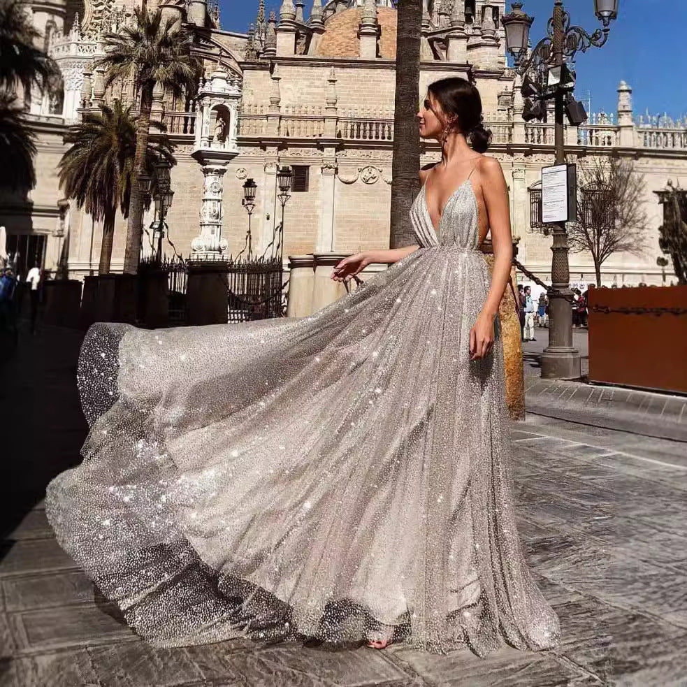 Damen Glamouröses Abendkleid mit tiefem V-Ausschnitt und strahlenden Pailletten EB