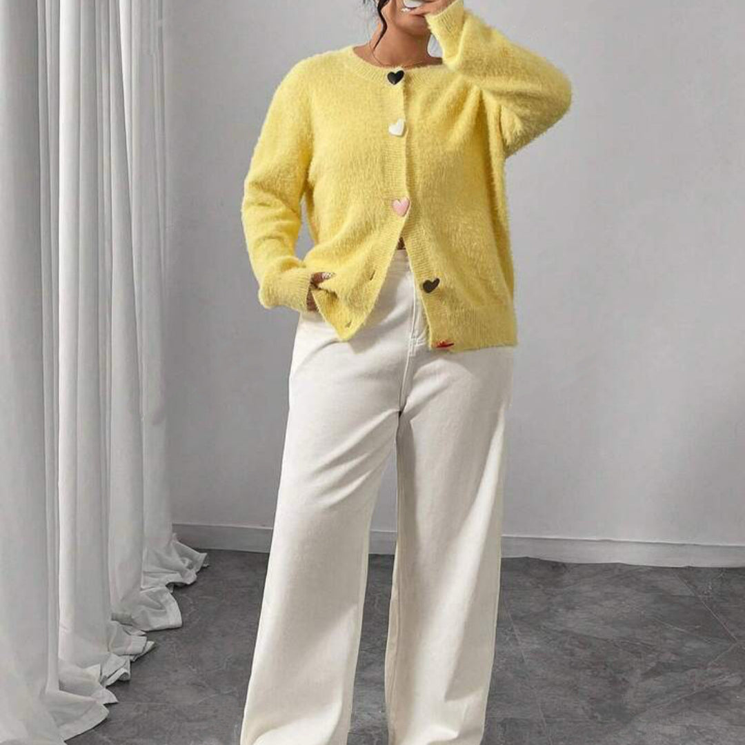 Damen Kuscheliger Flausch-Cardigan mit bunten Herzknöpfen und kastiger Silhouette EB