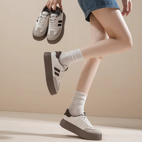 Damen Plattform-Sneaker mit trendigem Design und hochwertiger Oberflächenstruktur EB
