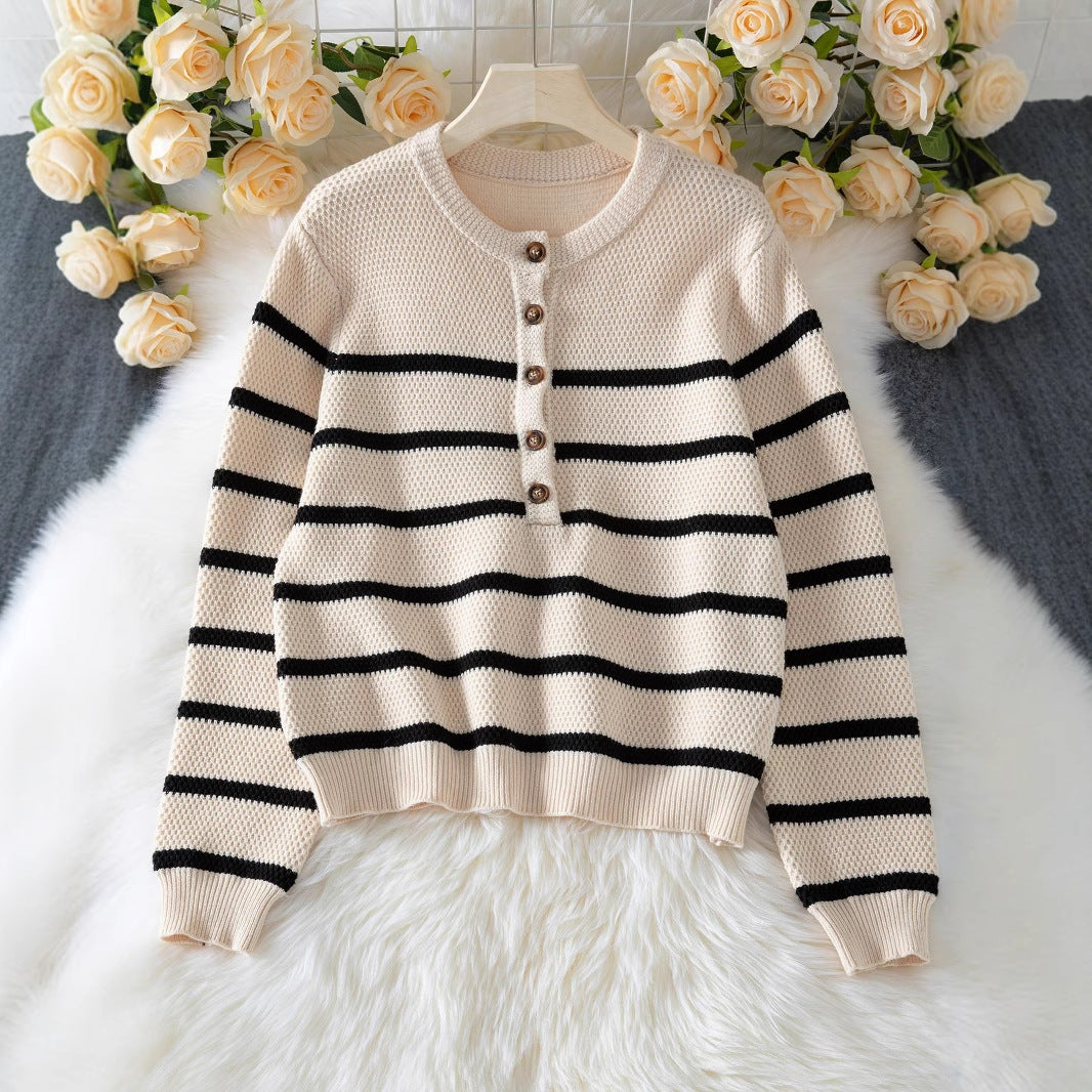 Damen hochwertiger gestreifter Strickpullover mit Knopfdetail und lässigem Schnitt EB
